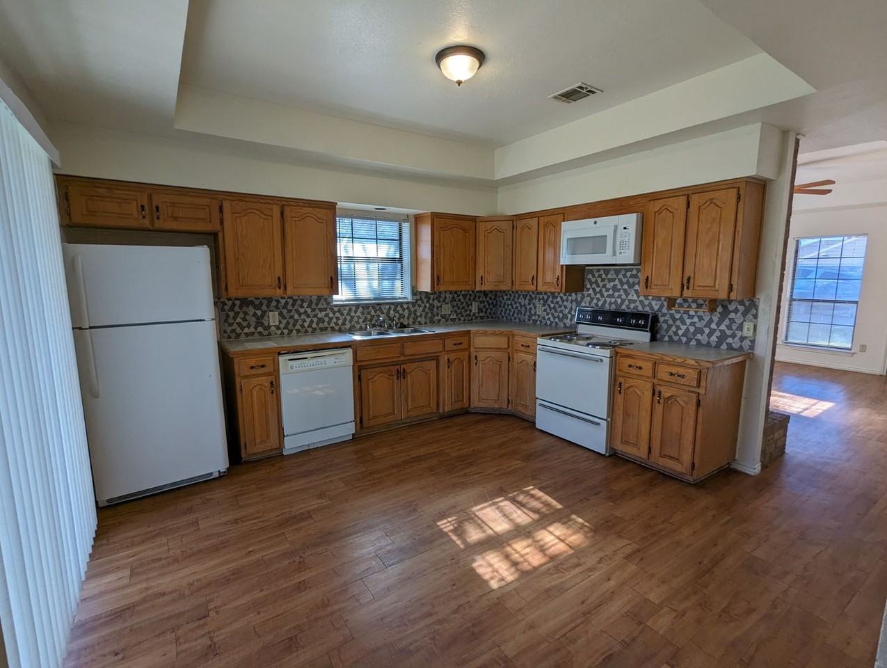 212 Lanham Ct - Photo 5 of 17