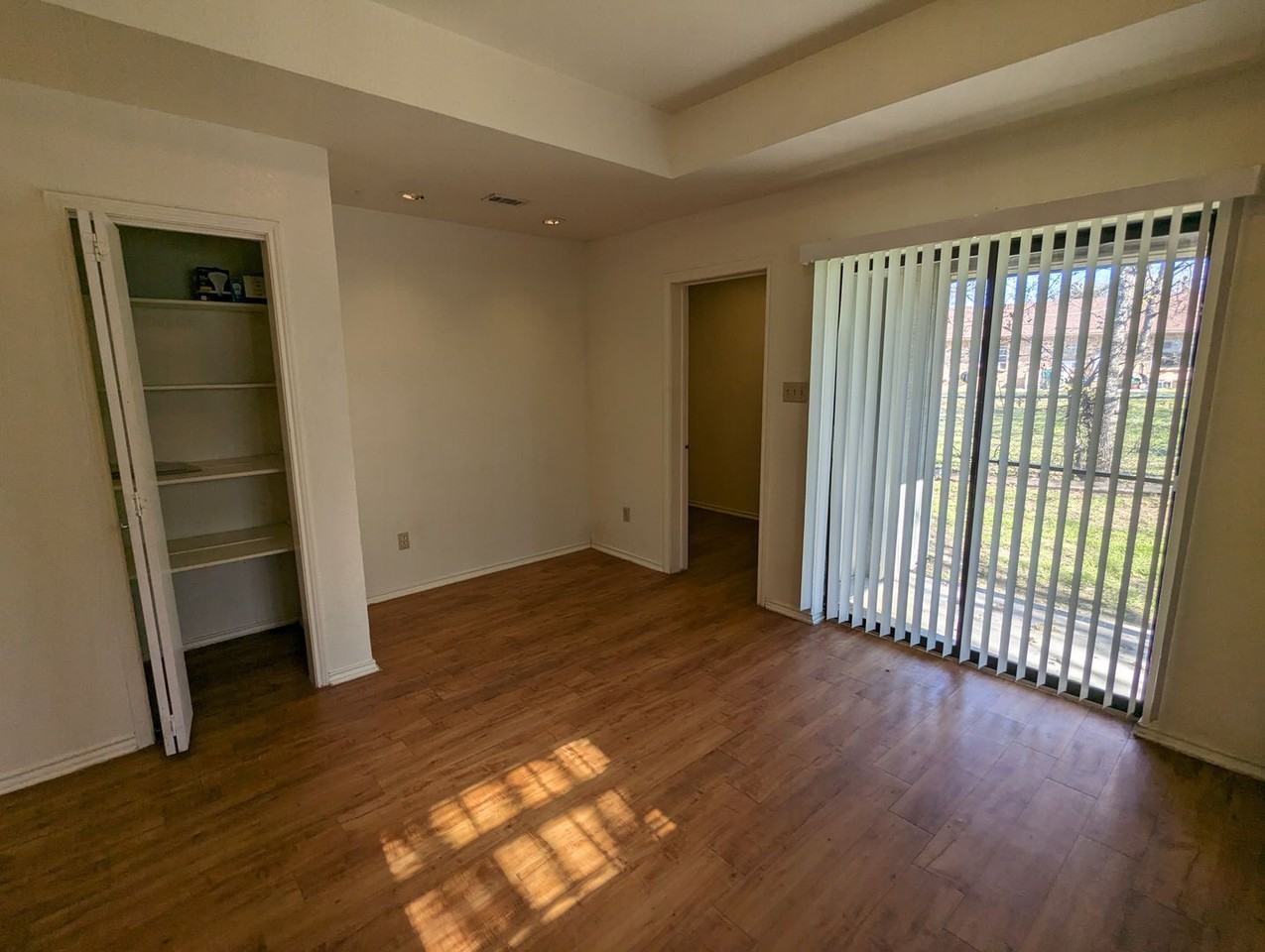 212 Lanham Ct - Photo 7 of 17