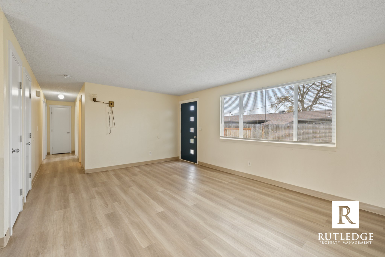 203 Lewis Ave - Photo 4 of 15