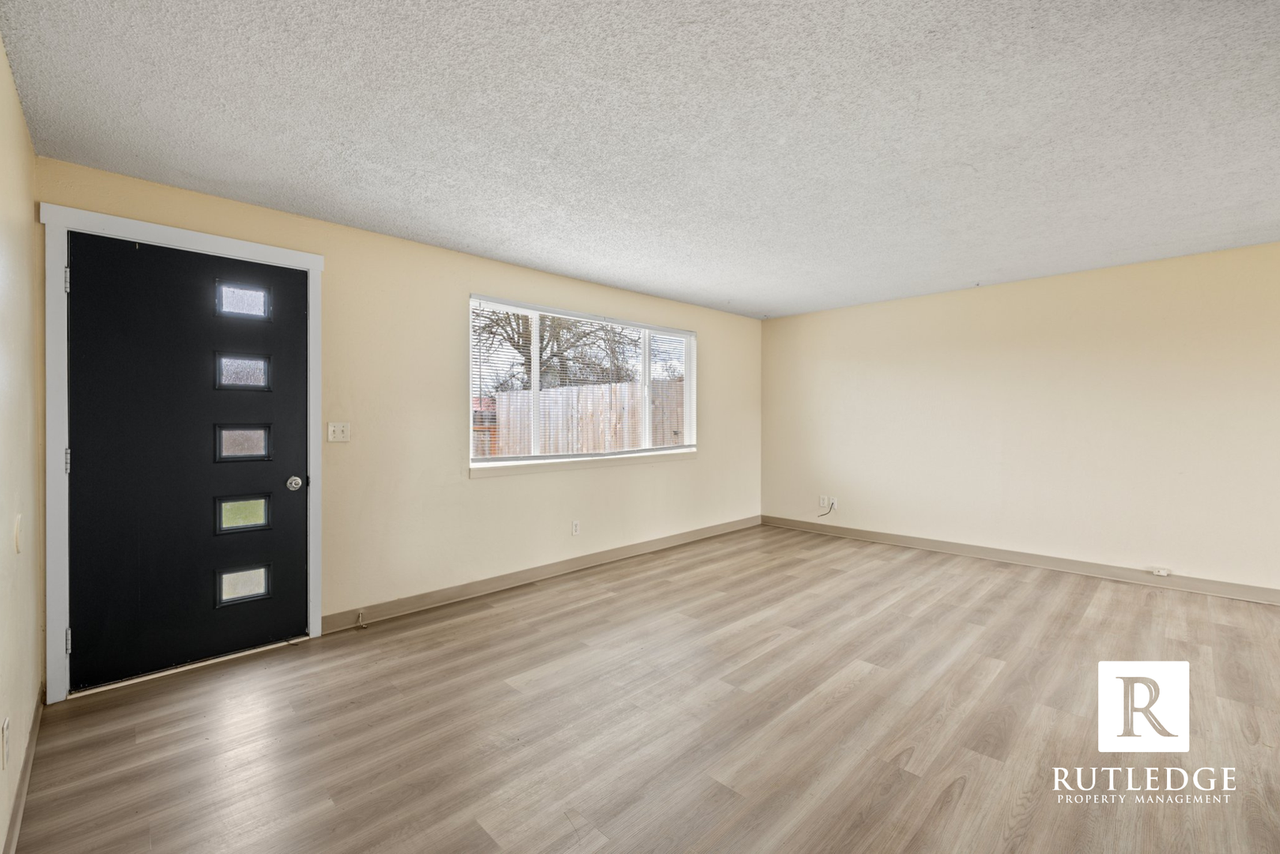 203 Lewis Ave - Photo 5 of 15