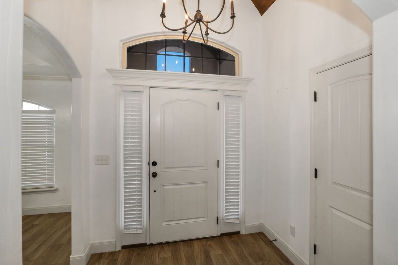 7303 Rochester - Photo 4 of 31