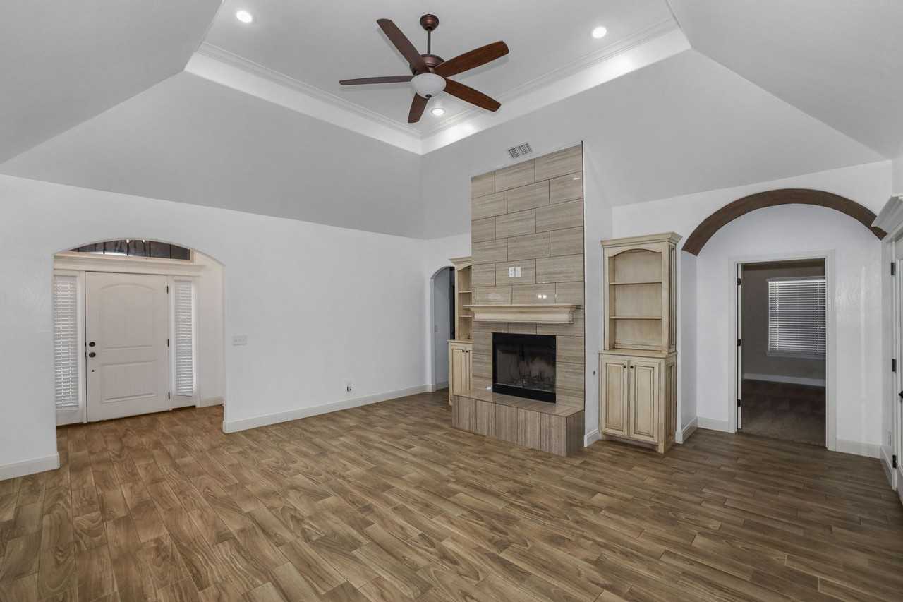 7303 Rochester - Photo 7 of 31