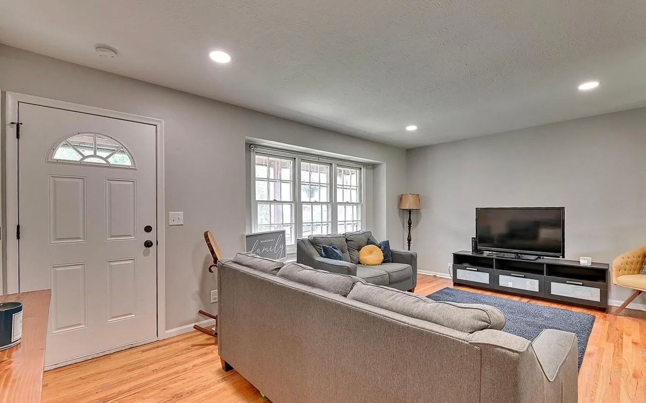 6405 Parkview Ln - Photo 3 of 36