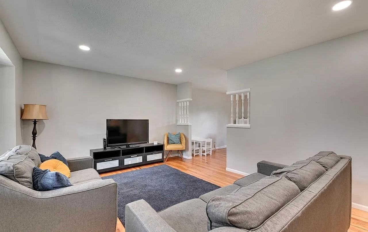 6405 Parkview Ln - Photo 4 of 36