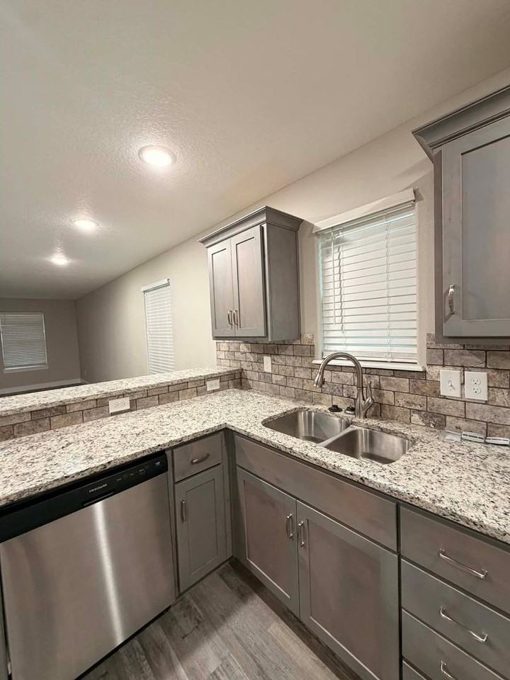 1029 S Porter Ave - Photo 7 of 20