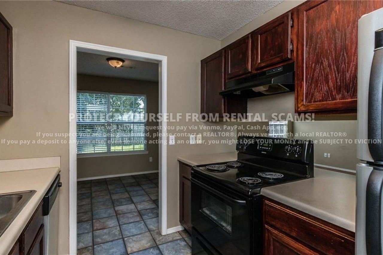 3079 W Essex Dr - Photo 3 of 14