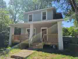 featured image of 619 Webb Rd Ne