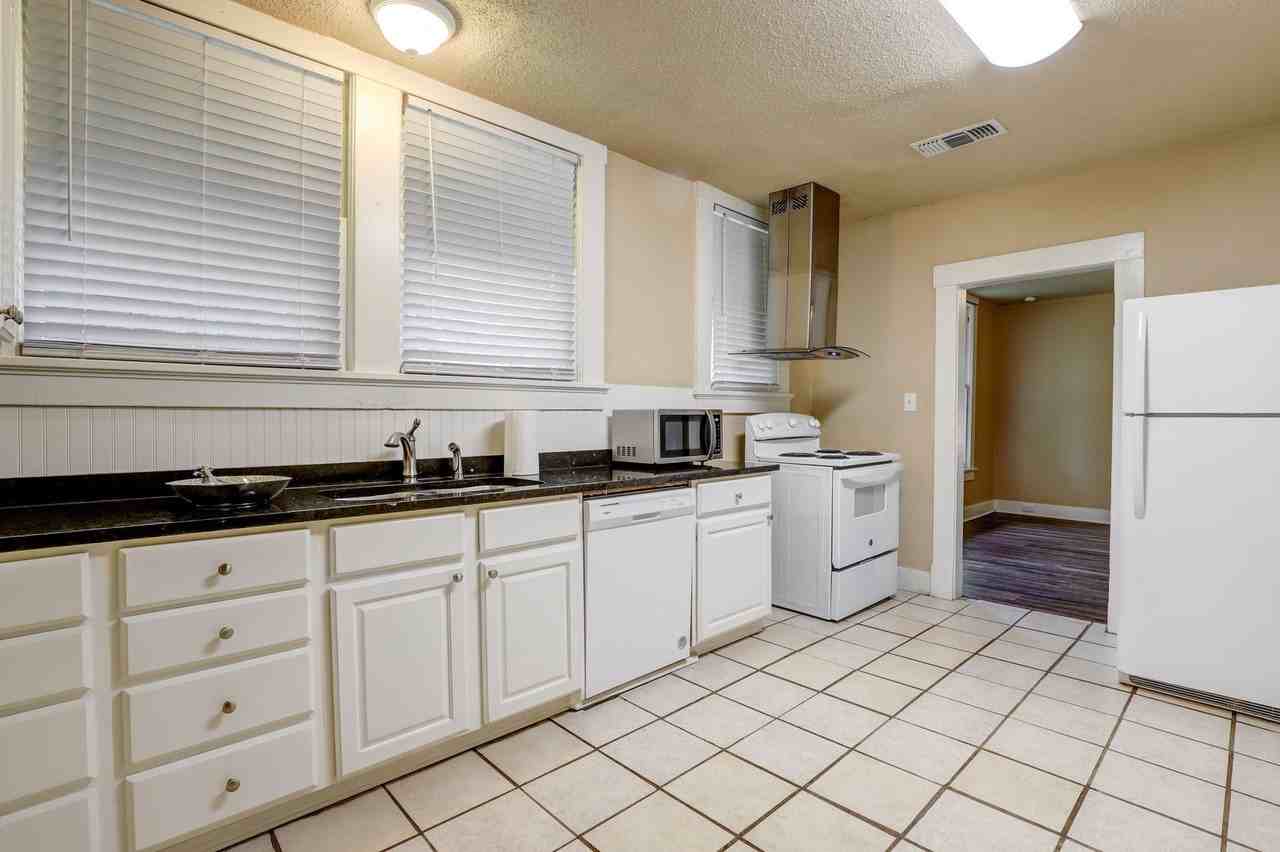 2101 Pecan St - Photo 6 of 12