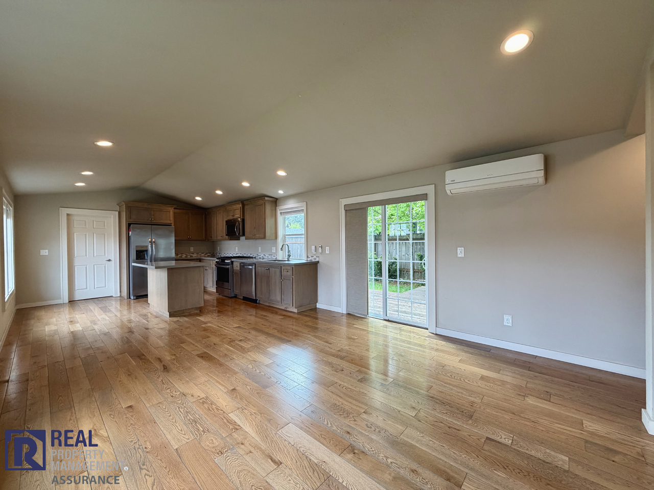 1410 Se Alder St - Photo 3 of 24