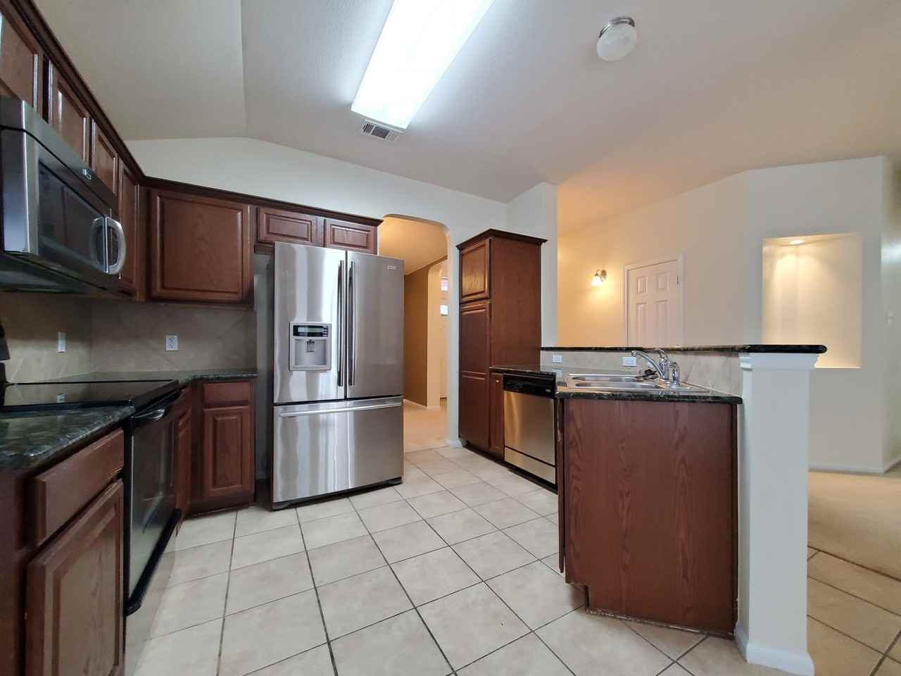 6304 Taree Loop - Photo 7 of 34