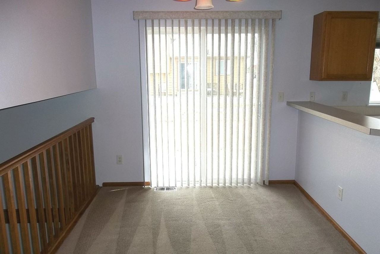 350 Gypsum Ct - Photo 3 of 9