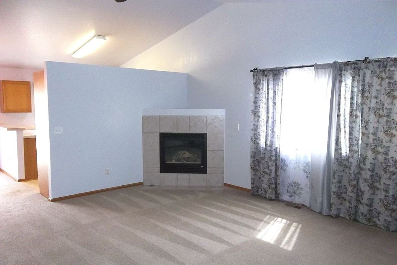 350 Gypsum Ct - Photo 5 of 9