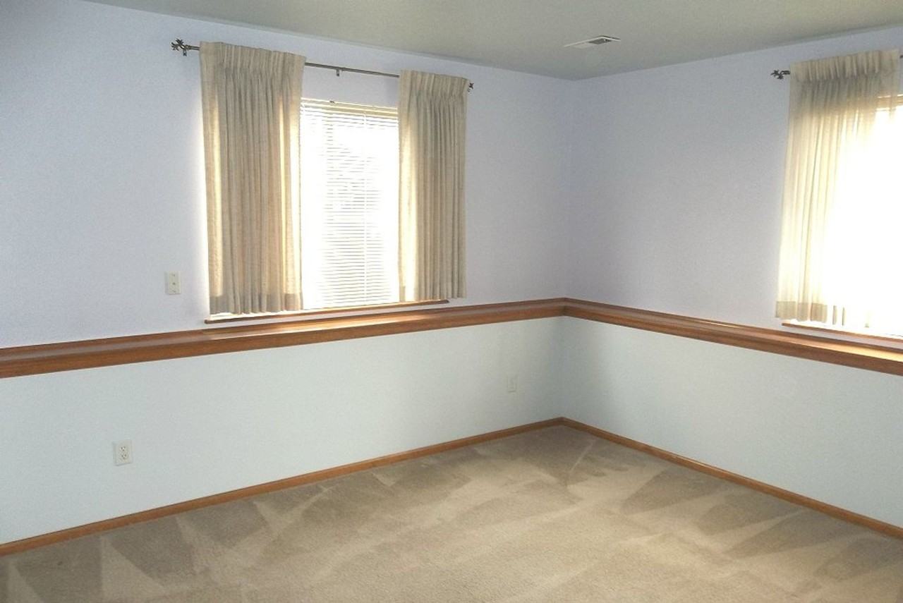 350 Gypsum Ct - Photo 6 of 9