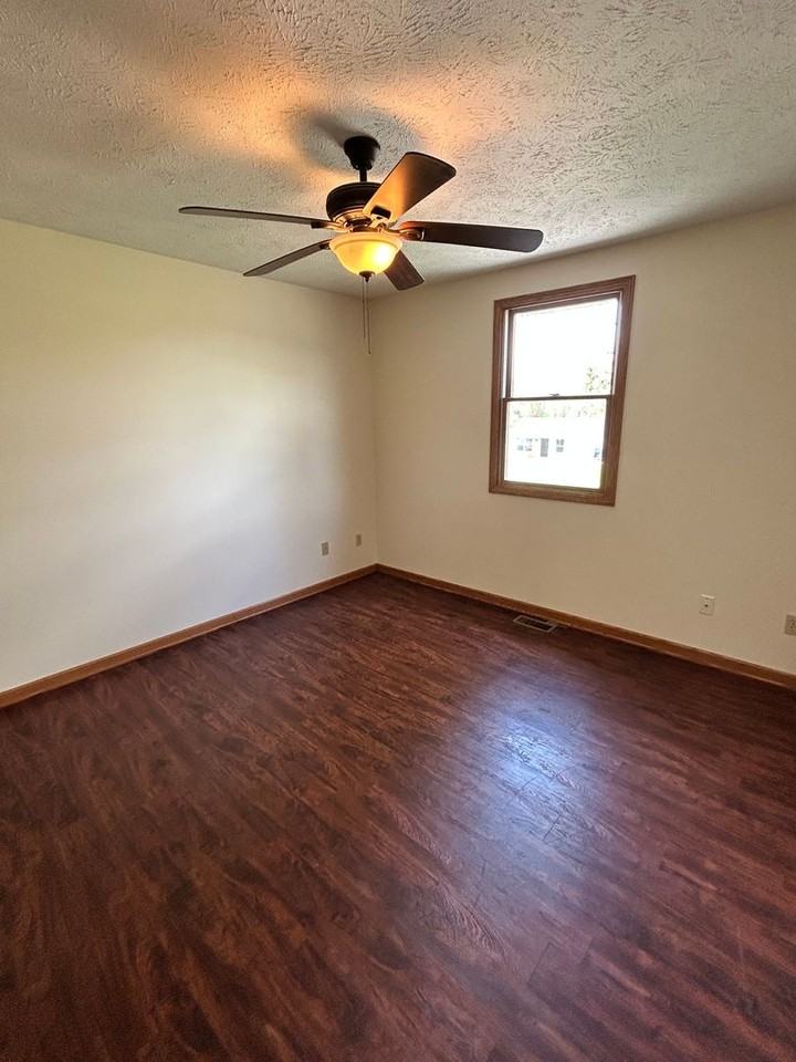317 Villa St - Photo 5 of 15