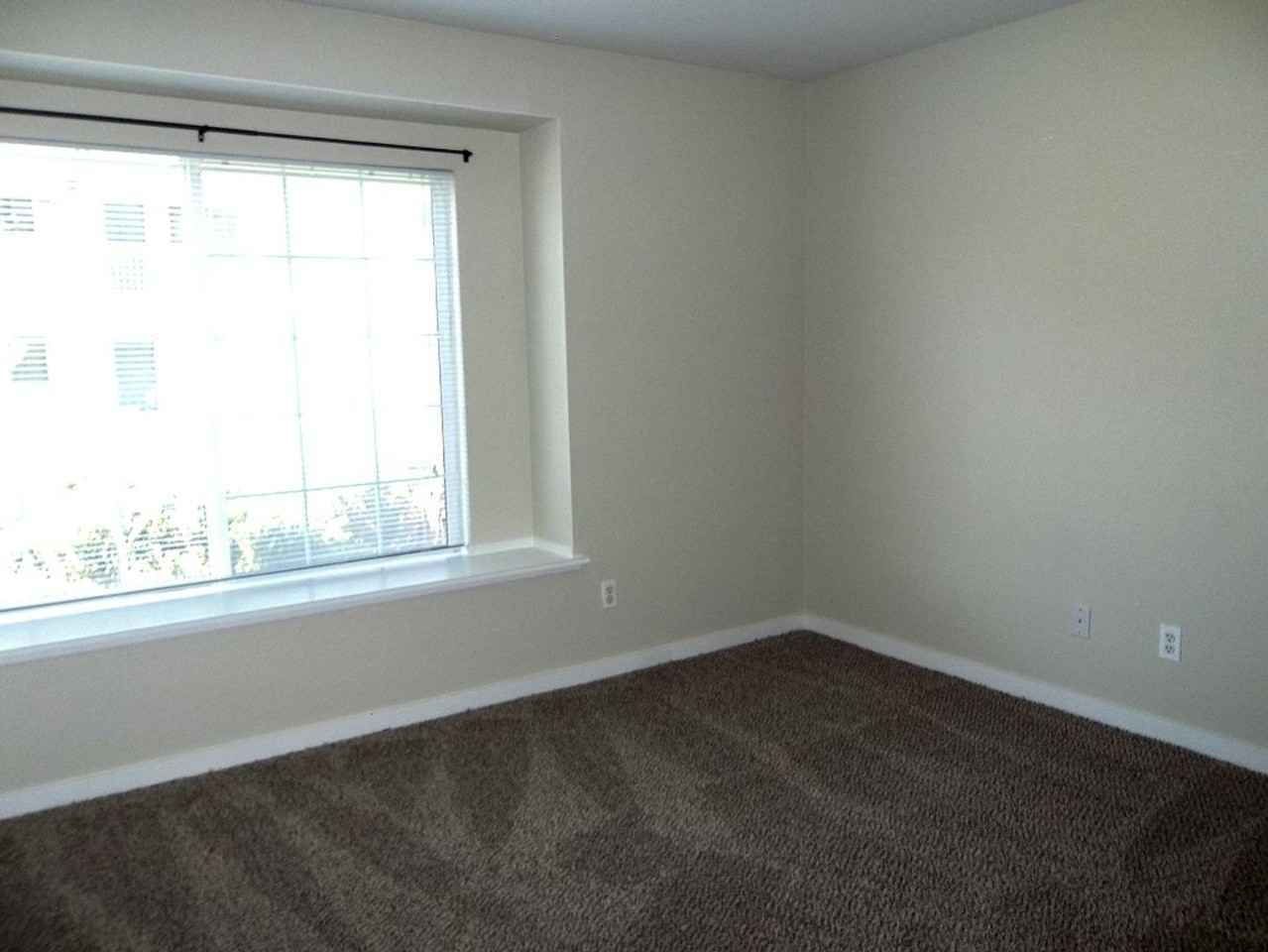 1225 W Prospect Rd #Q23 - Photo 5 of 5