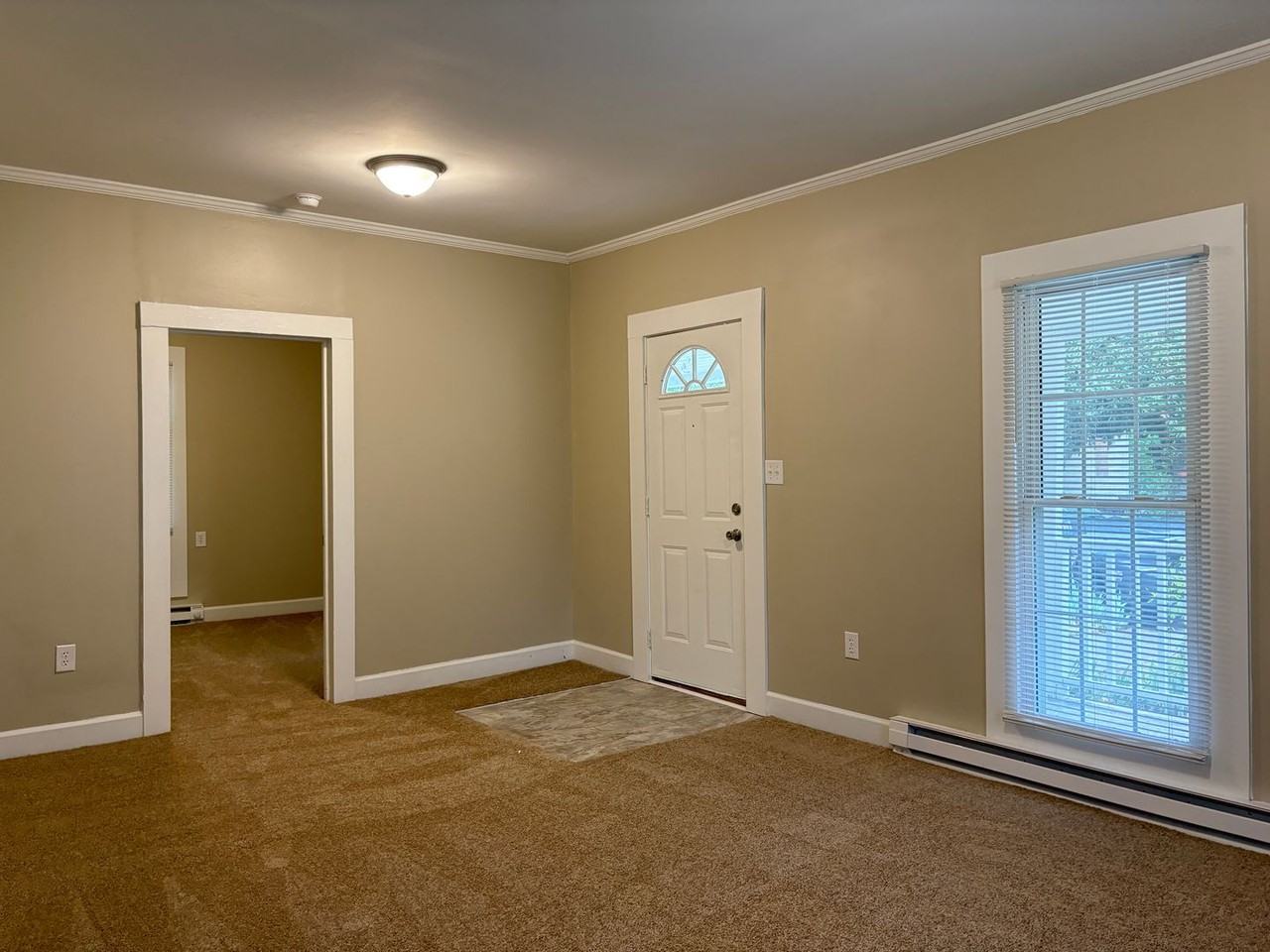 728 Davis St - Photo 2 of 11