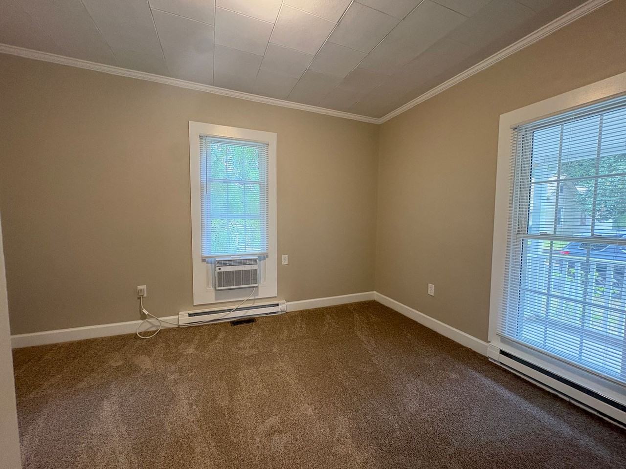 728 Davis St - Photo 4 of 11
