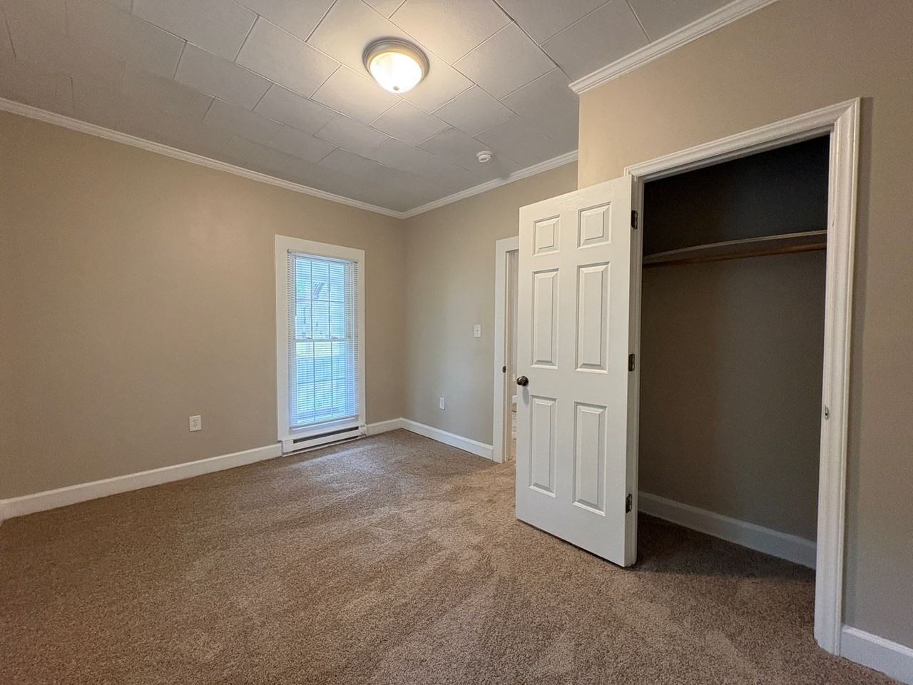 728 Davis St - Photo 5 of 11