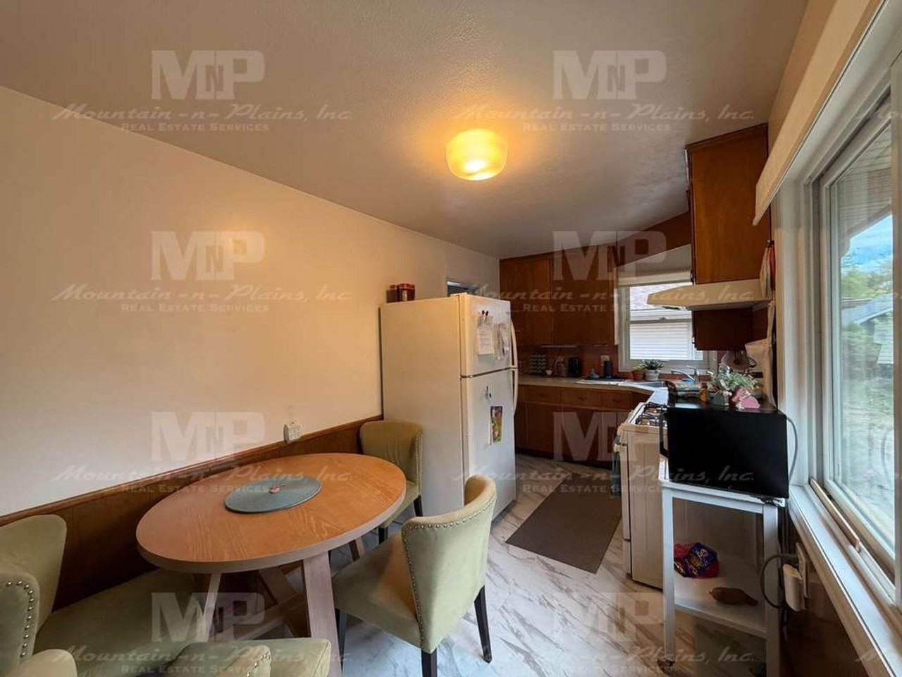 522 Smith St - Photo 4 of 12