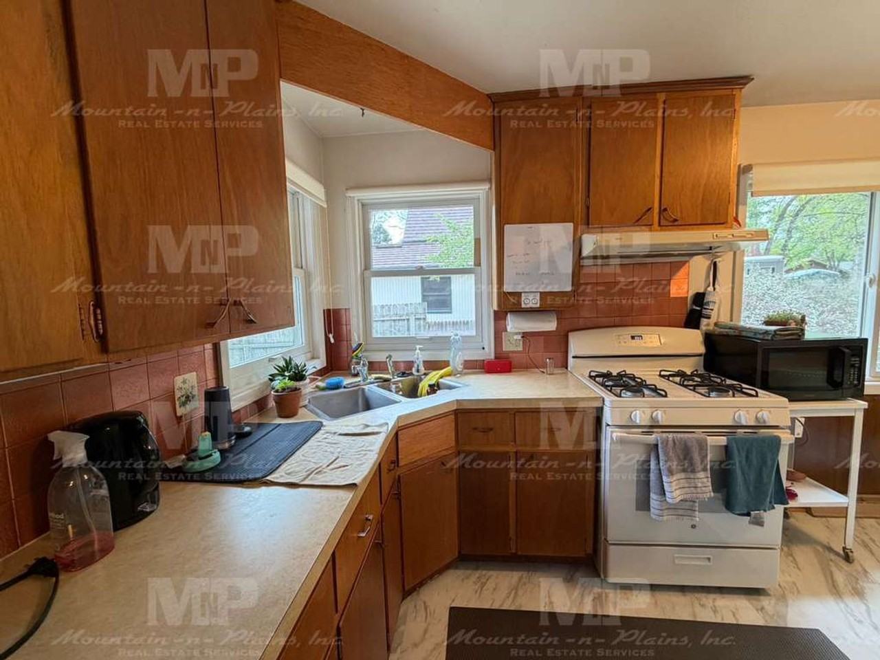 522 Smith St - Photo 6 of 12