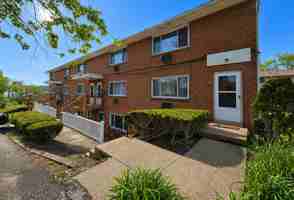 featured image of 924 Seneca Ct