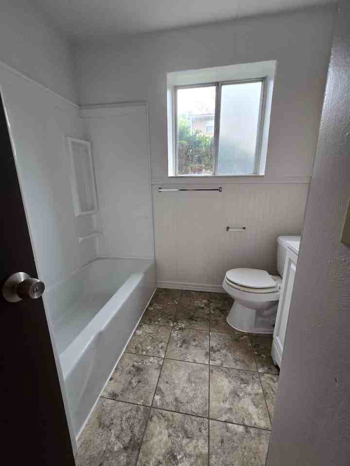 Greenock Manor 2 bedroom 1 bath apartment - Photo 4 of 19