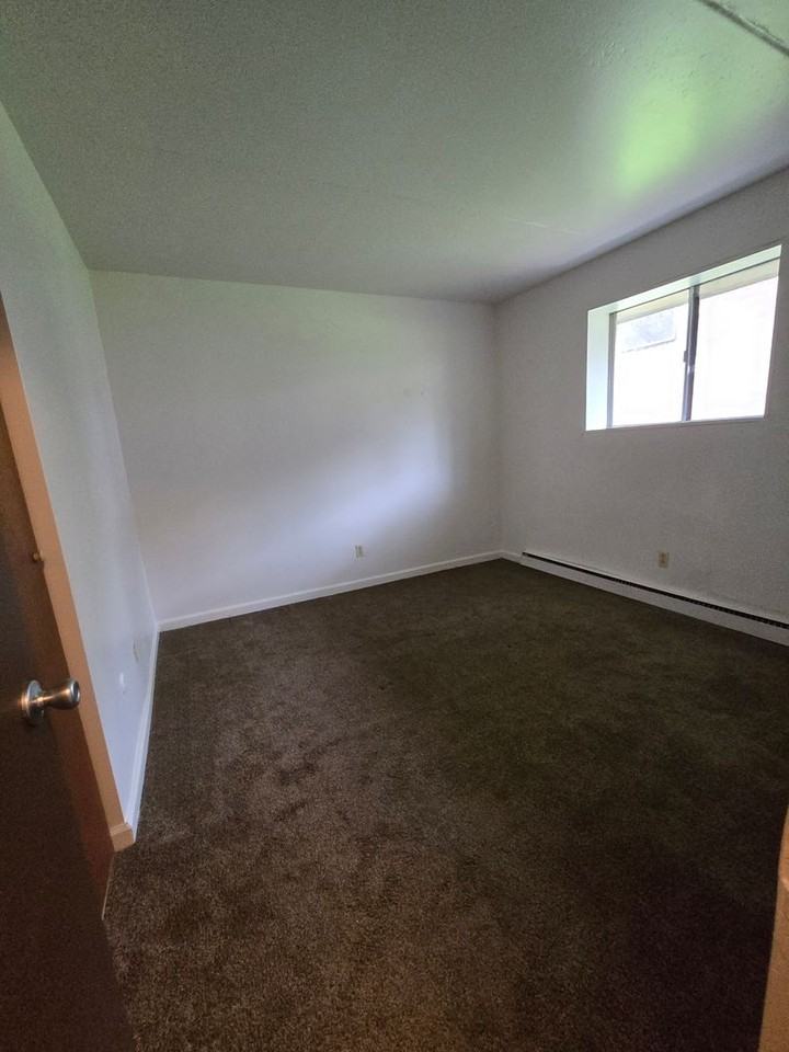 Greenock Manor 2 bedroom 1 bath apartment - Photo 5 of 19
