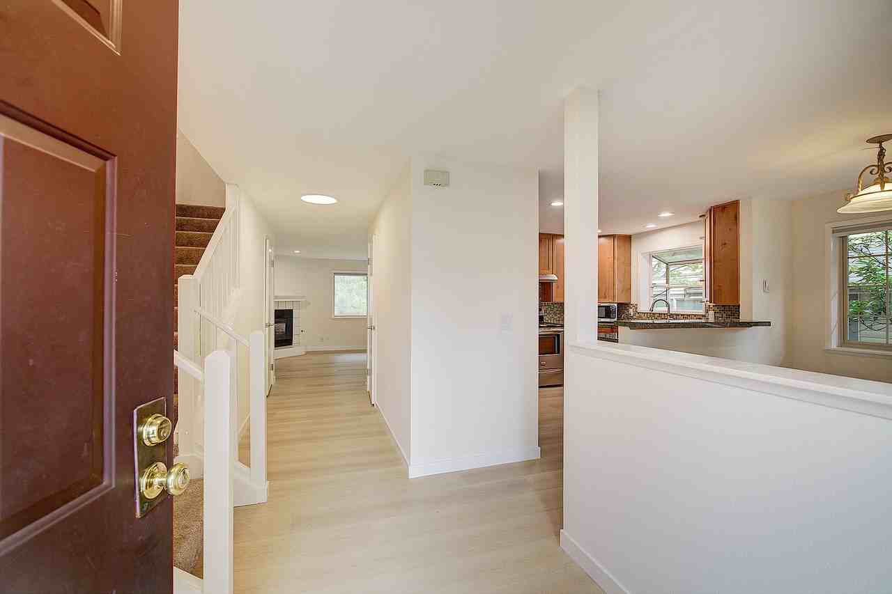 10248 Ne 138th Pl #B3 - Photo 3 of 27
