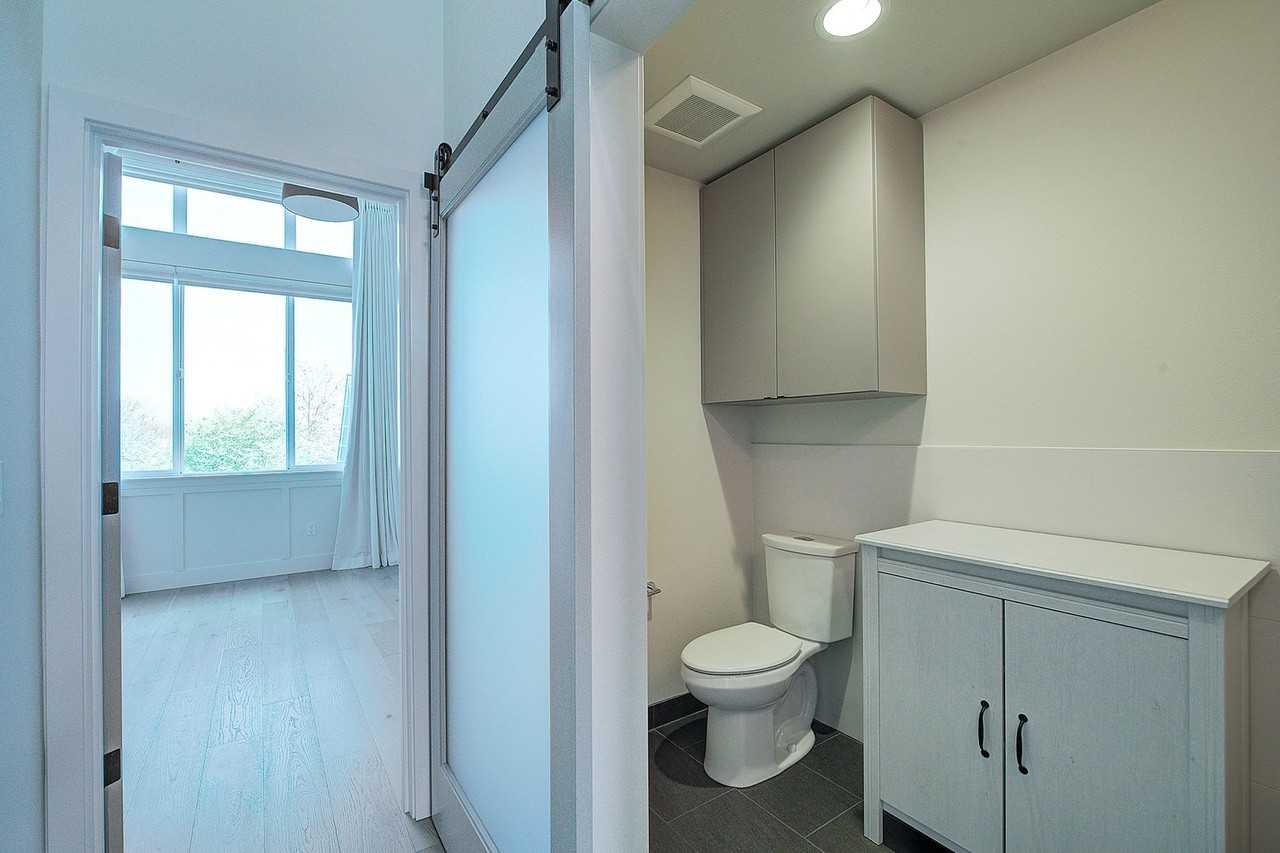 908 N 46th St #E - Photo 3 of 25