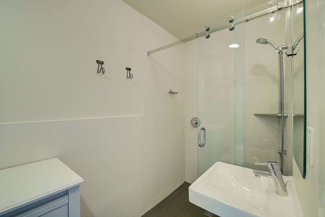 908 N 46th St #E - Photo 4 of 25