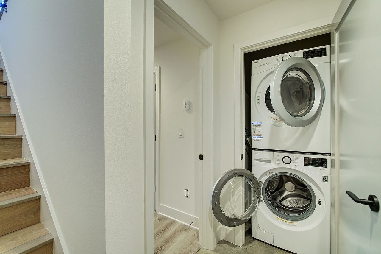 908 N 46th St #E - Photo 7 of 25