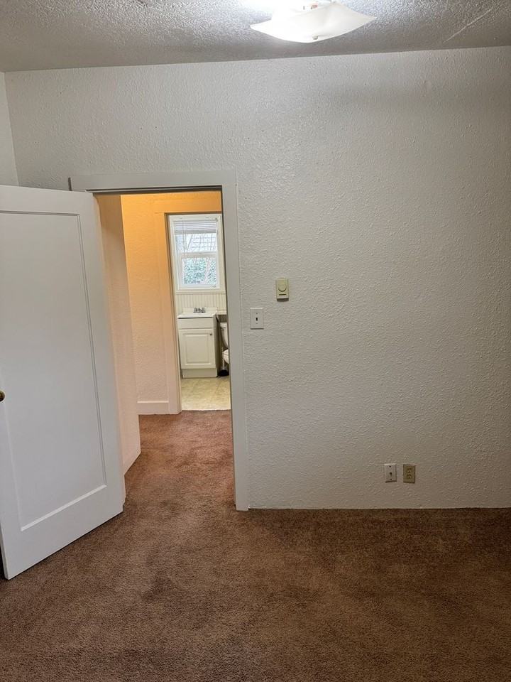 5239 Se Ogden St - Photo 5 of 29