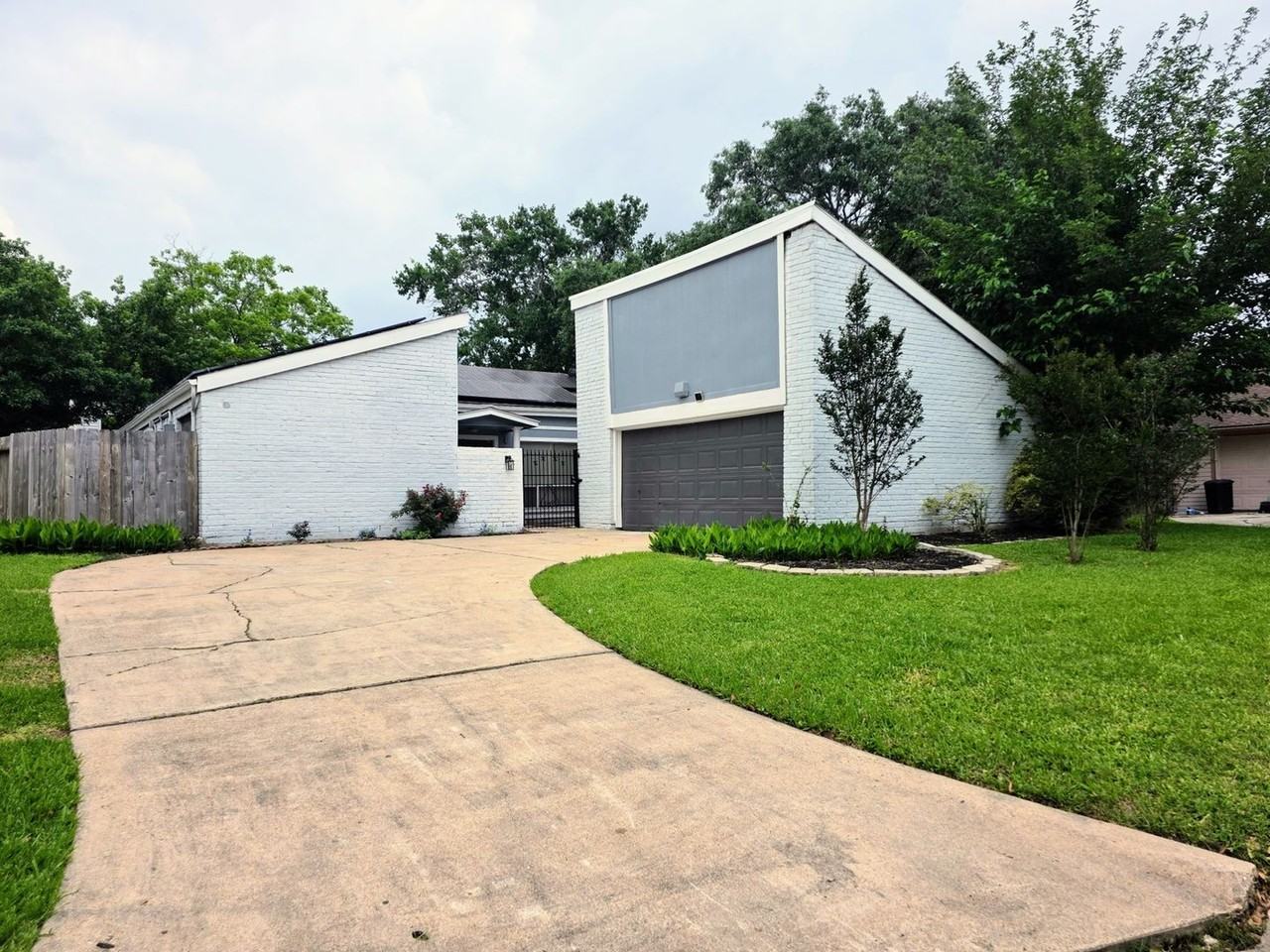 13906 Ella Lee Ln - Photo 3 of 24