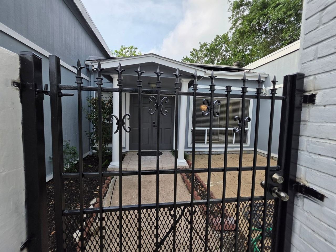 13906 Ella Lee Ln - Photo 4 of 24