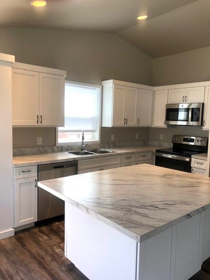 553 Park Ave - Photo 3 of 7