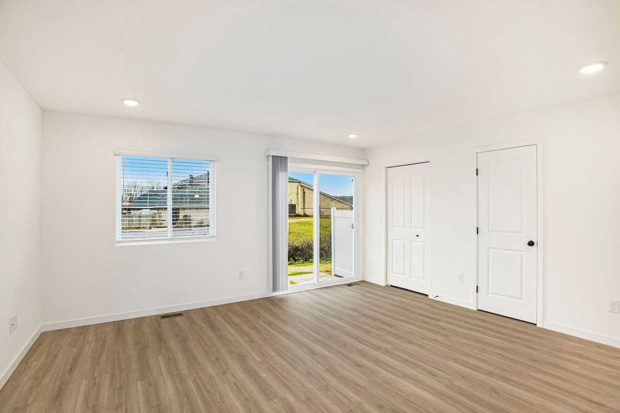 1910 Constantine Ct - Photo 6 of 24