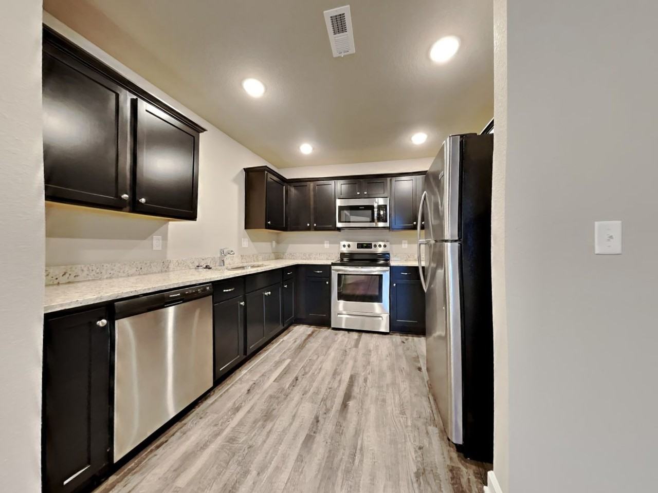 203 Sw Lily St - Photo 4 of 27