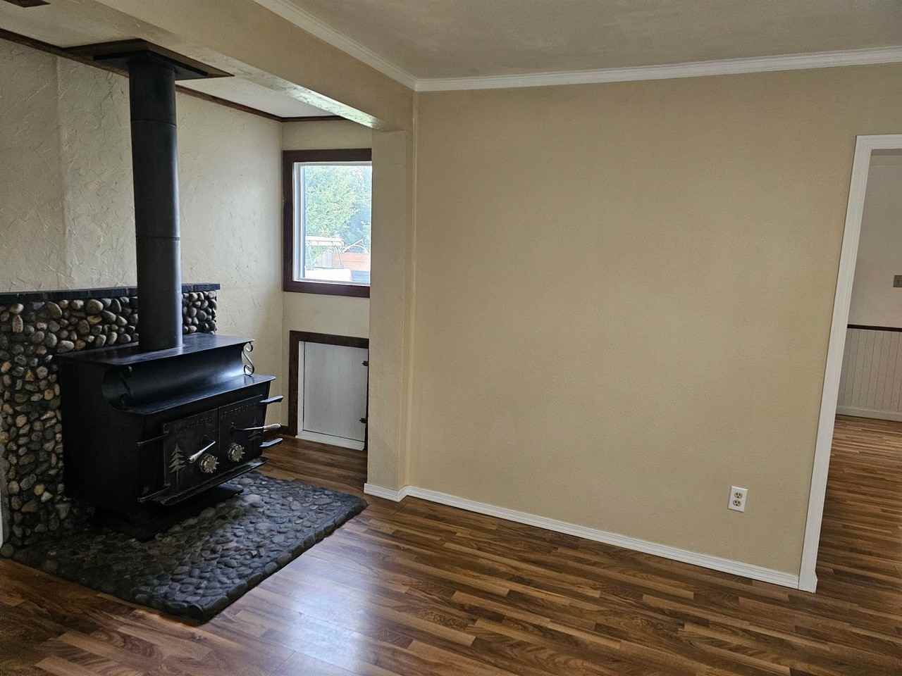 308 Centre St S - Photo 2 of 16