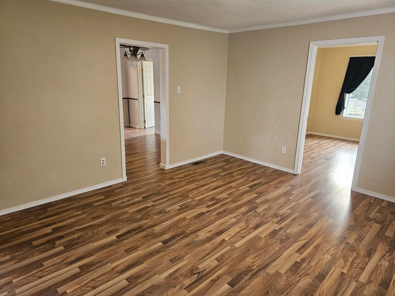 308 Centre St S - Photo 3 of 16
