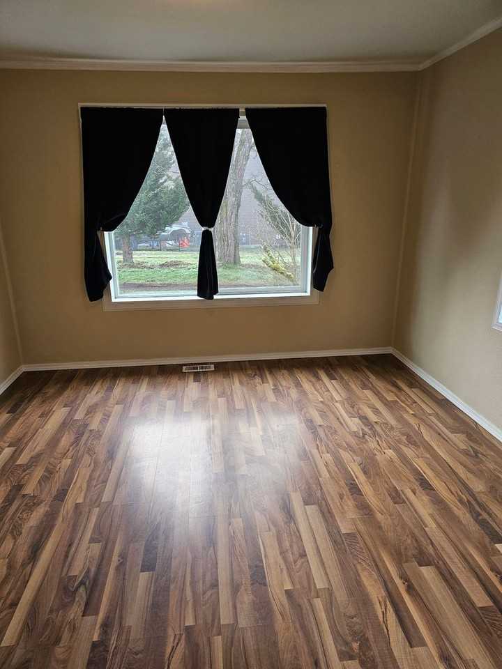 308 Centre St S - Photo 5 of 16