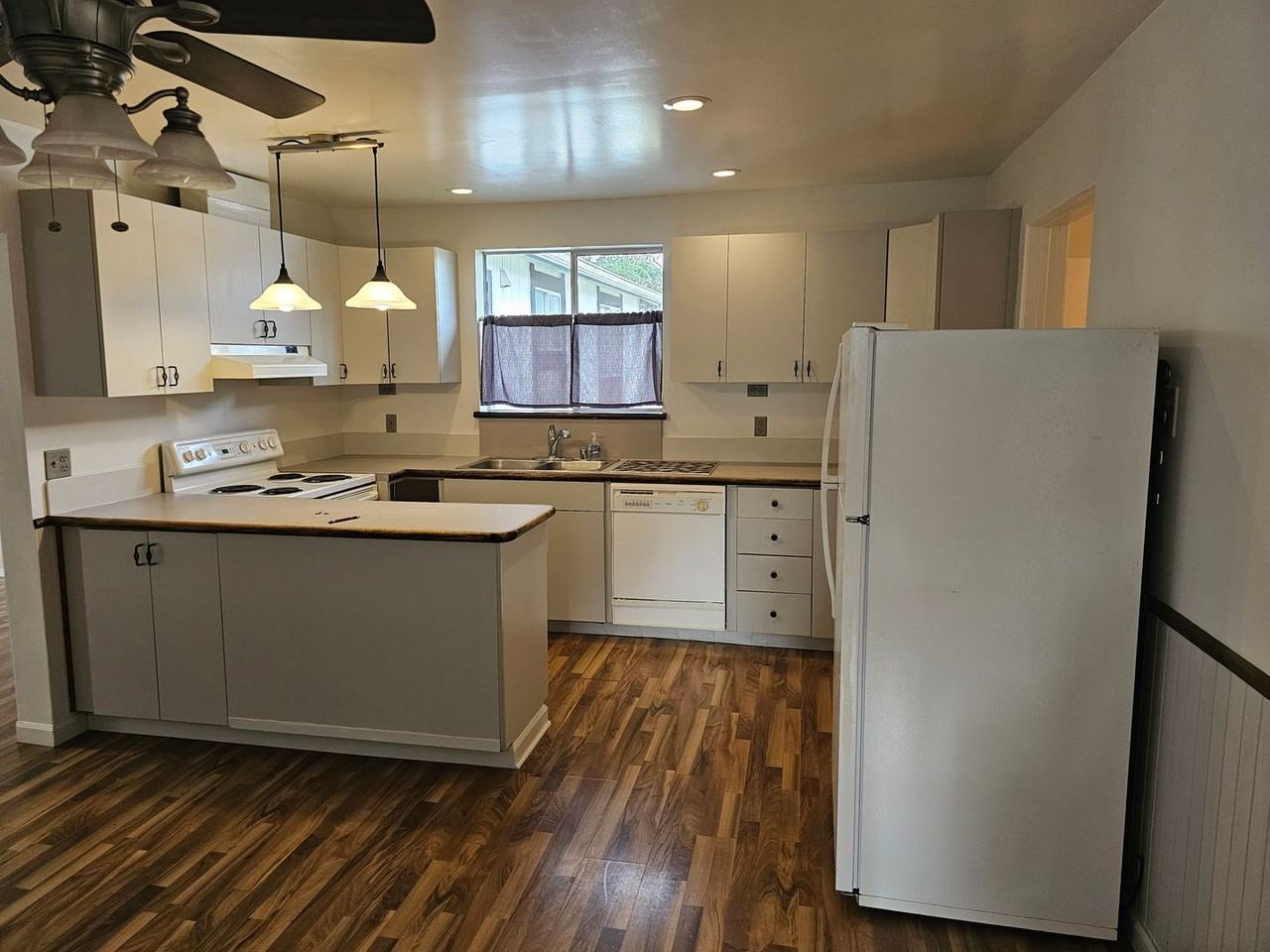 308 Centre St S - Photo 7 of 16