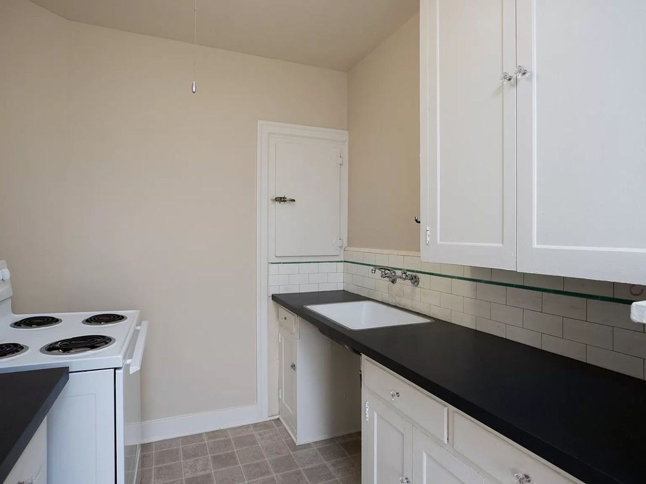 Vibrant Southeast Portland Living! - Photo 2 of 9
