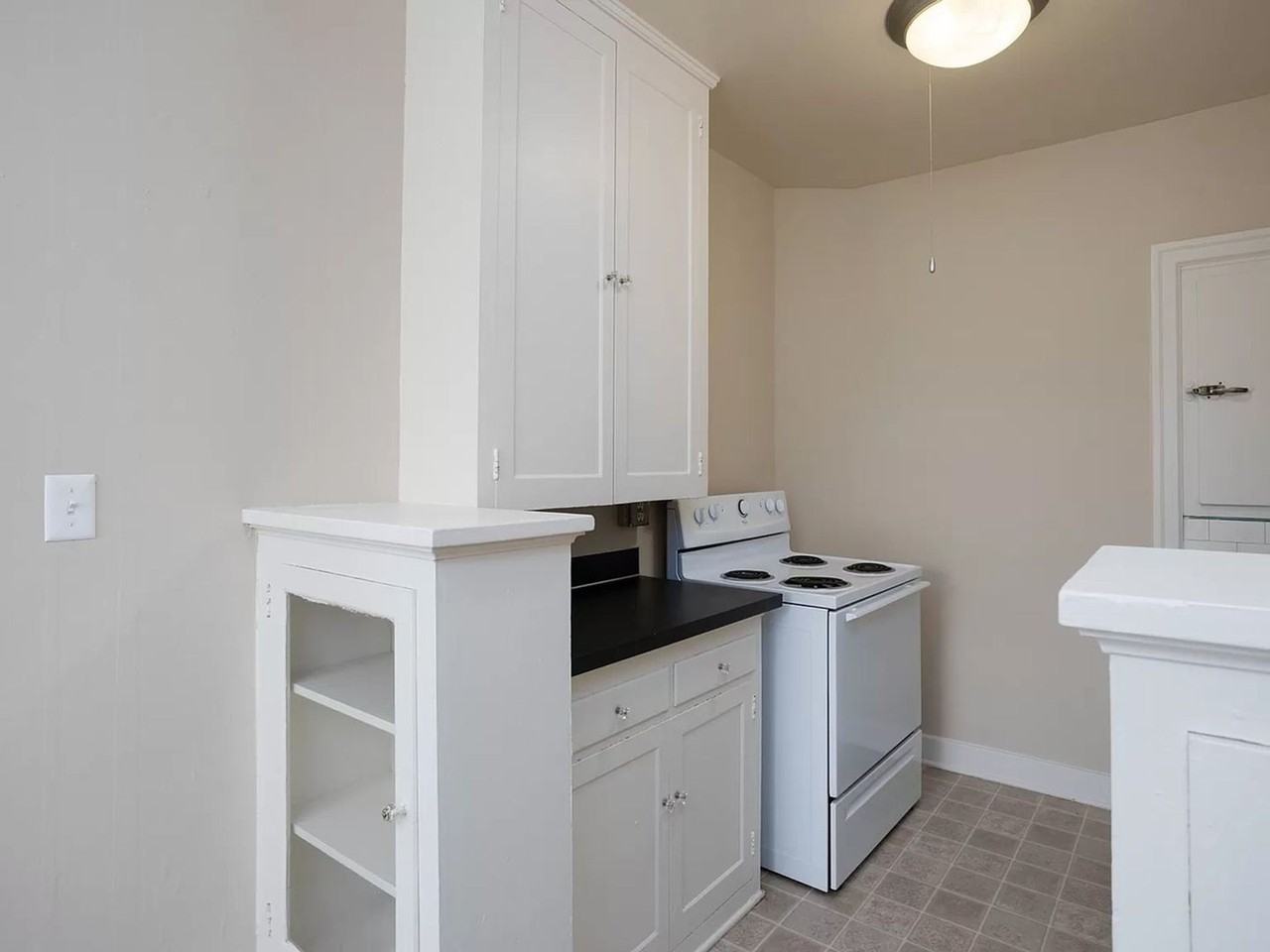 Vibrant Southeast Portland Living! - Photo 5 of 9