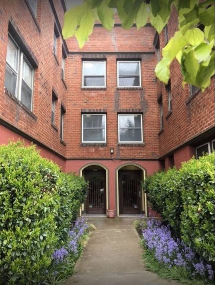 Vibrant Southeast Portland Living! - Photo 7 of 9