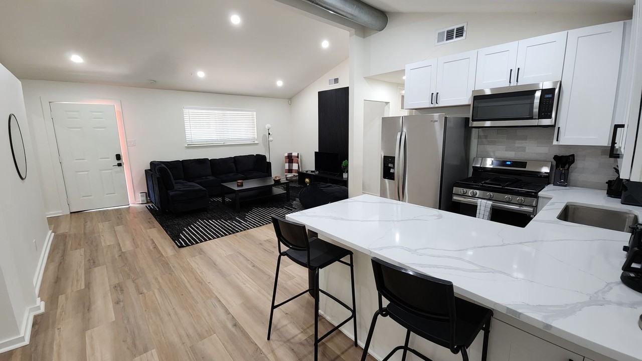 1911 David St - Photo 2 of 46