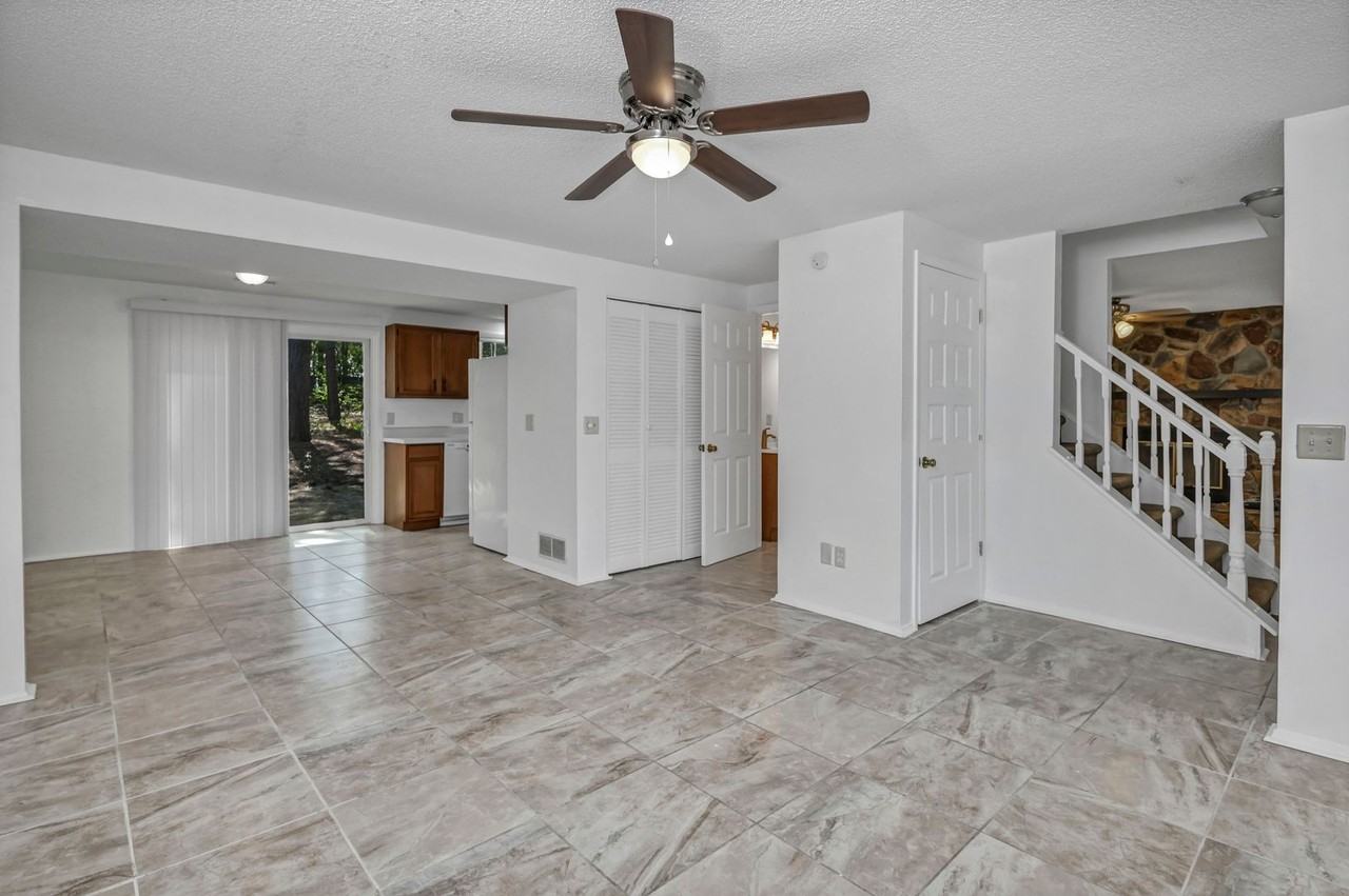 220 N Donar Dr - Photo 5 of 48