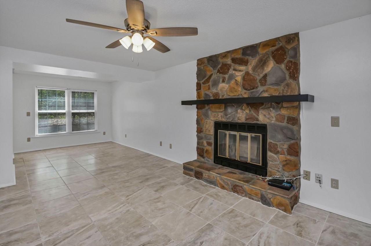 220 N Donar Dr - Photo 7 of 48