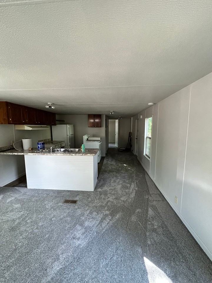 413 1/2 Spink St - Photo 4 of 10
