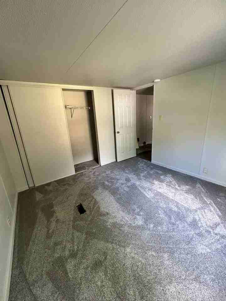 413 1/2 Spink St - Photo 5 of 10