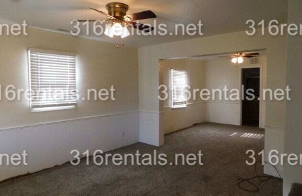 621 Osage St - Photo 2 of 15